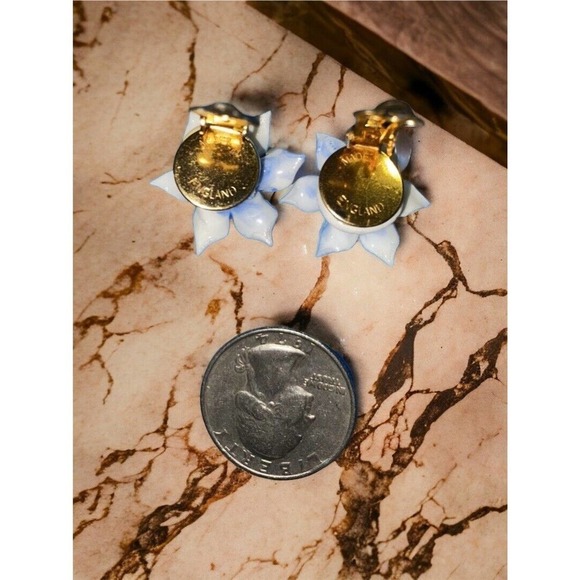 VINTAGE Blue PORCELAIN FLOWER EARRINGS Made In England CLIP ON - Picture 5 of 6